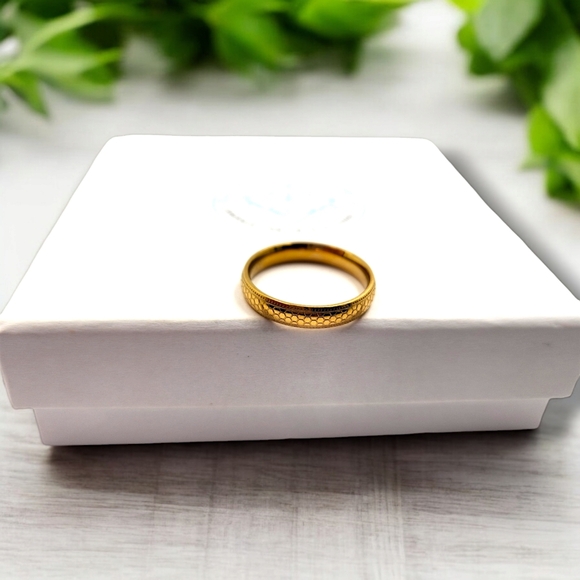 Gold Stainless Steel band Ring , size 8 - Picture 2 of 5